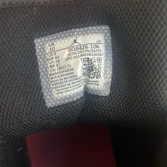 Nike Air Jordan Black and White Sneakers Mid Top - Picture 8 of 9